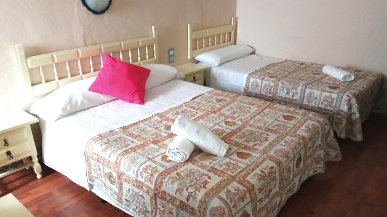 Pension Lisdos Sevilla Buitenkant foto