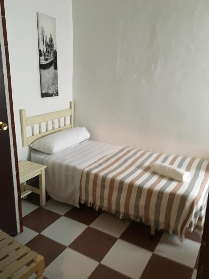Pension Lisdos Sevilla Buitenkant foto
