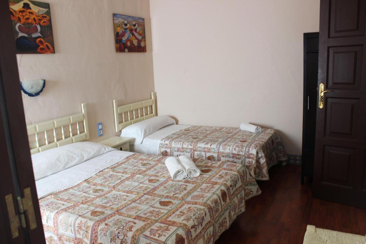 Pension Lisdos Sevilla Buitenkant foto