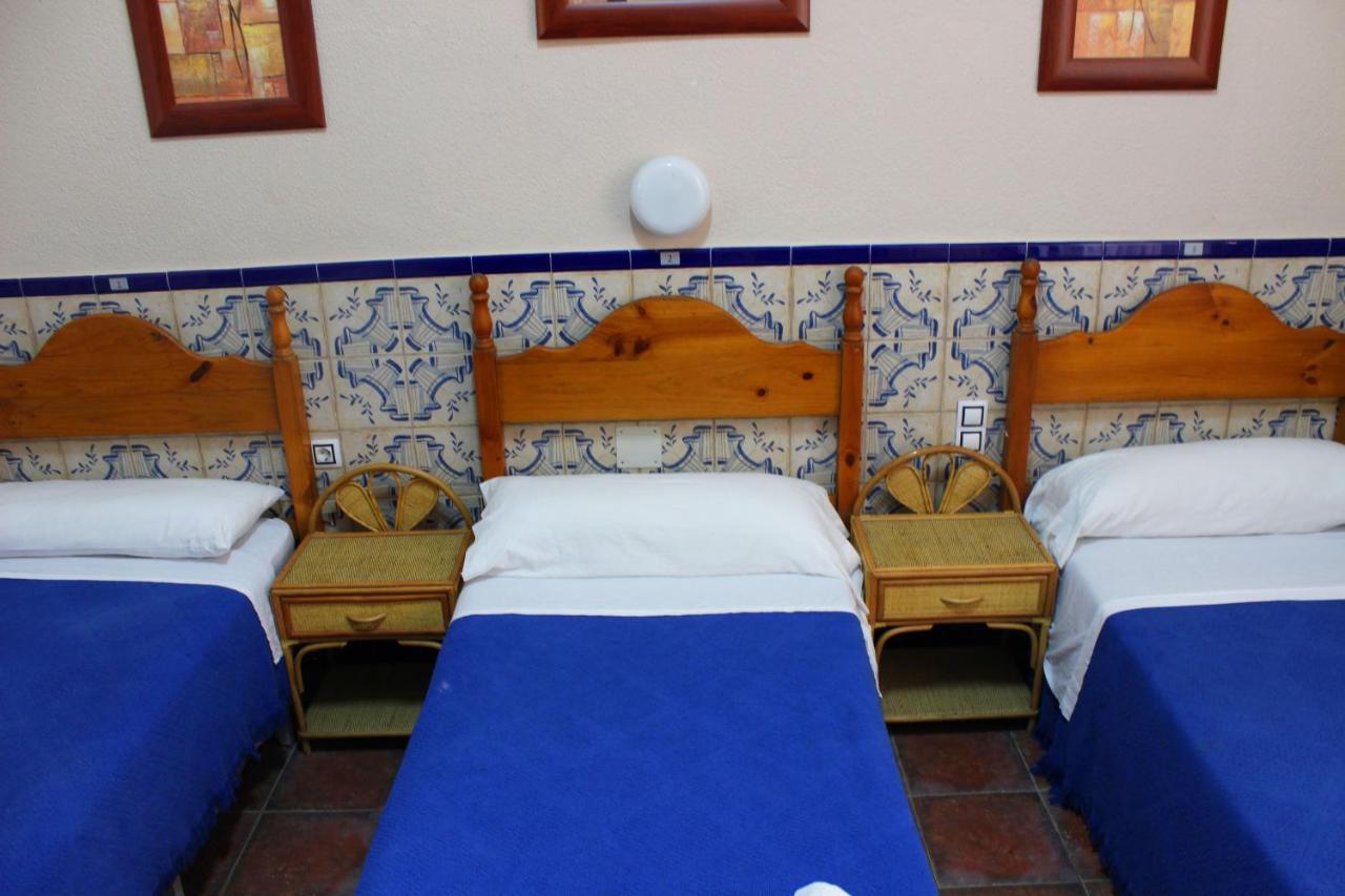Pension Lisdos Sevilla Buitenkant foto