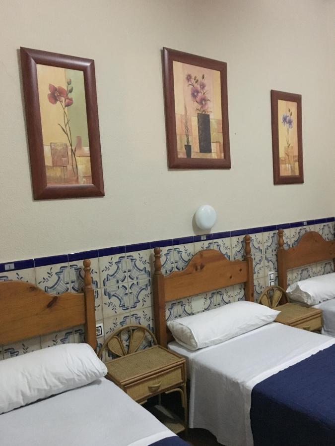 Pension Lisdos Sevilla Buitenkant foto