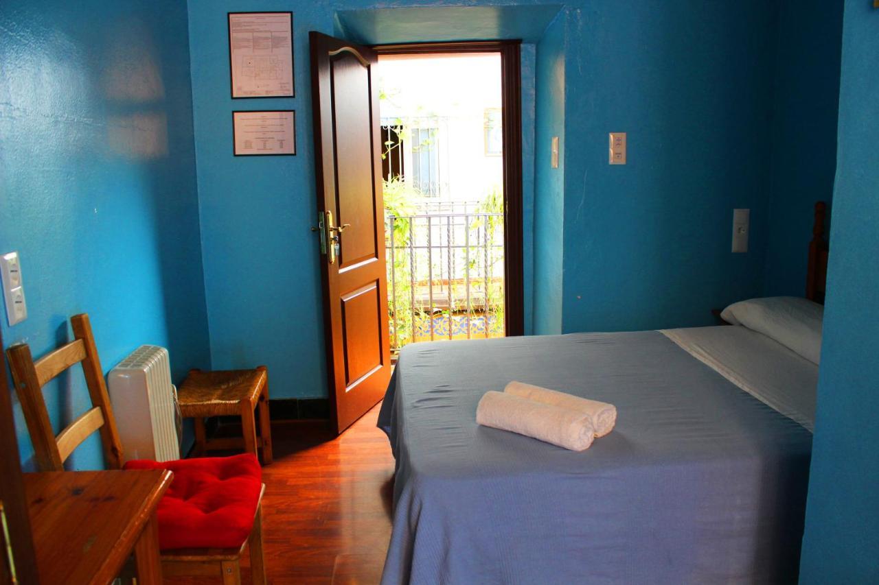 Pension Lisdos Sevilla Buitenkant foto
