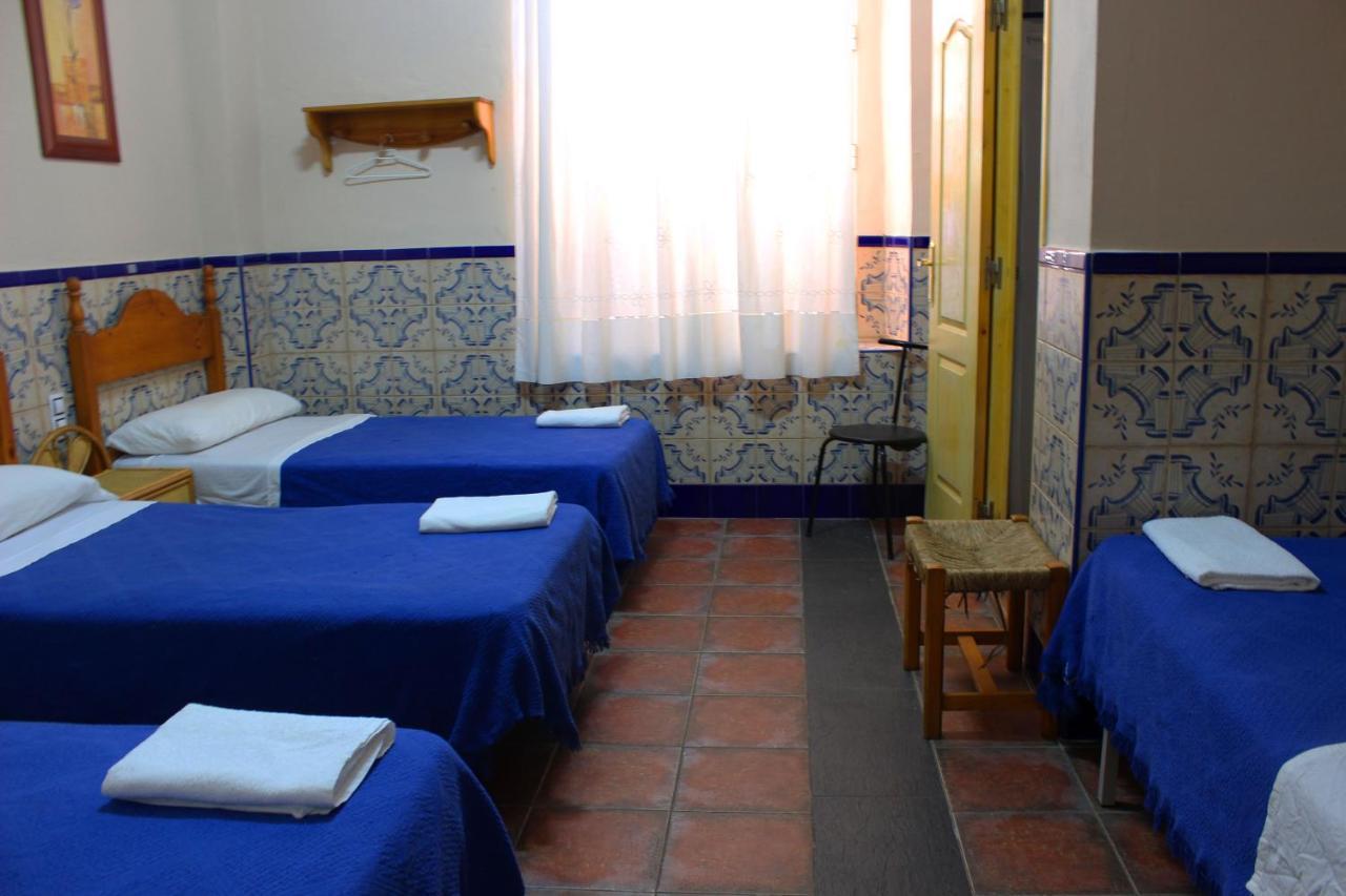 Pension Lisdos Sevilla Buitenkant foto
