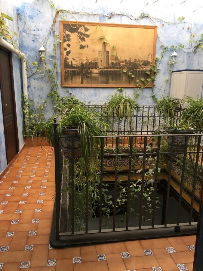 Pension Lisdos Sevilla Buitenkant foto