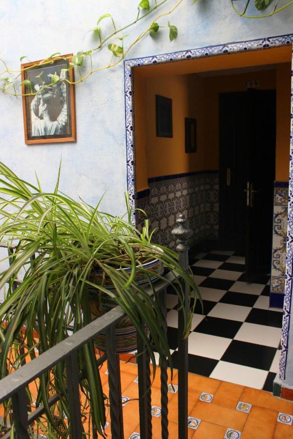 Pension Lisdos Sevilla Buitenkant foto