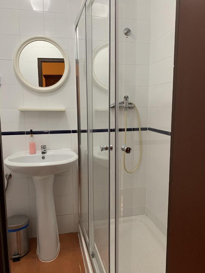 Pension Lisdos Sevilla Buitenkant foto