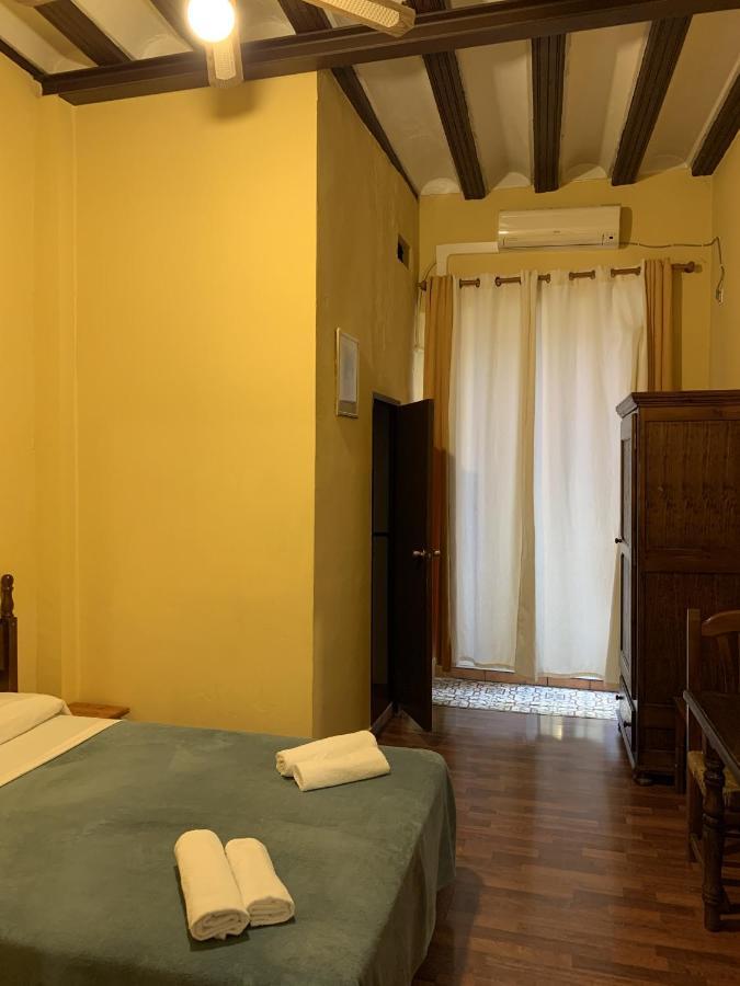Pension Lisdos Sevilla Buitenkant foto