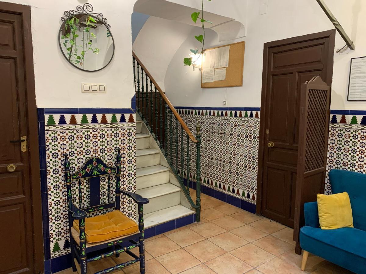 Pension Lisdos Sevilla Buitenkant foto