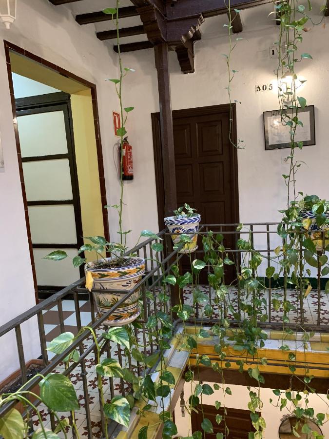 Pension Lisdos Sevilla Buitenkant foto